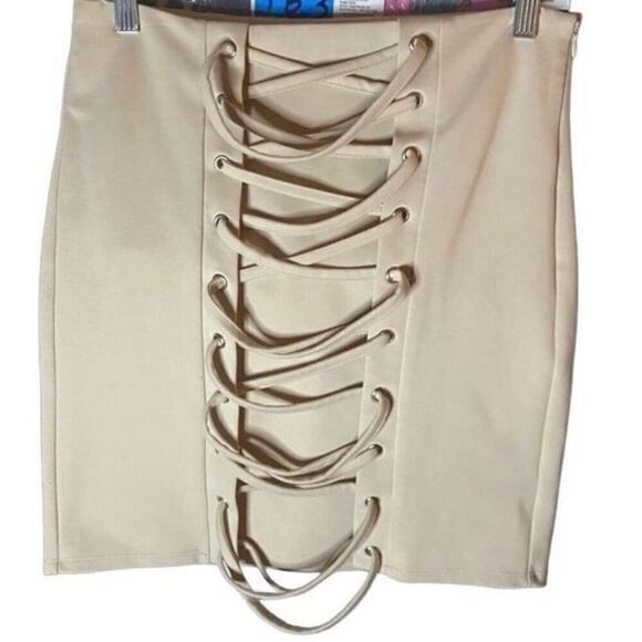 Tobi women’s nude khaki, Mehlrose lace up mini skirt, size large ￼￼ - Picture 4 of 6
